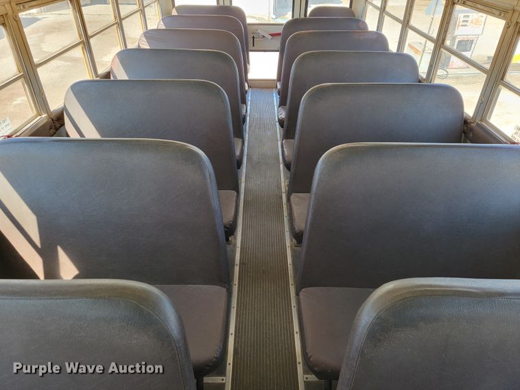 image for item JE9926 2001 International 3000  school bus