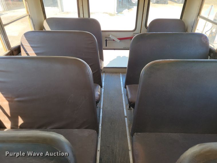 image for item JE9926 2001 International 3000  school bus