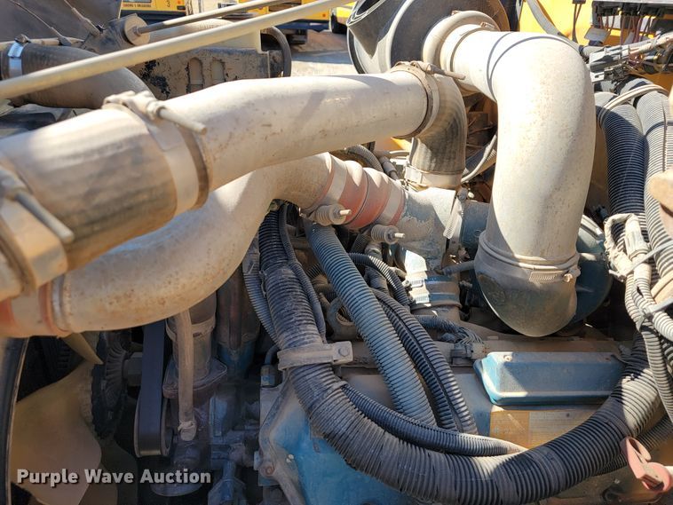 image for item JE9926 2001 International 3000  school bus