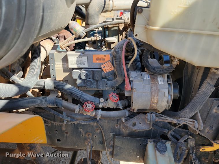 image for item JE9926 2001 International 3000  school bus