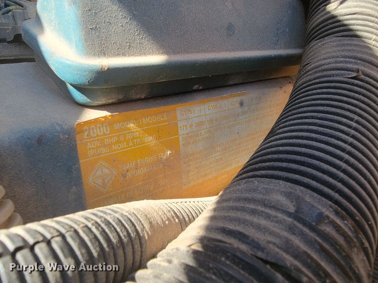 image for item JE9926 2001 International 3000  school bus