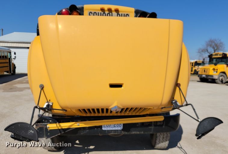 image for item JE9926 2001 International 3000  school bus