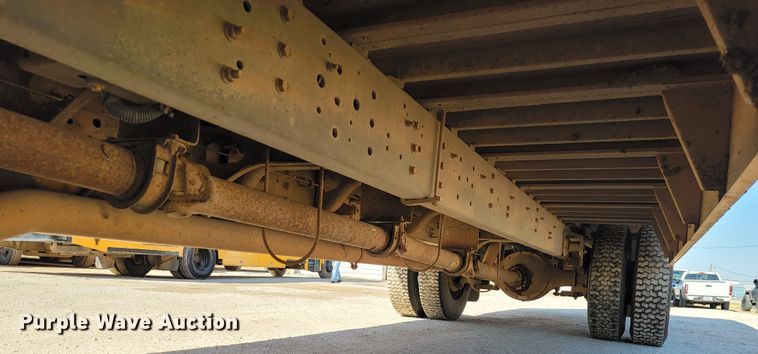 image for item JE9926 2001 International 3000  school bus