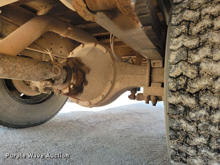 image for item JE9926 2001 International 3000  school bus