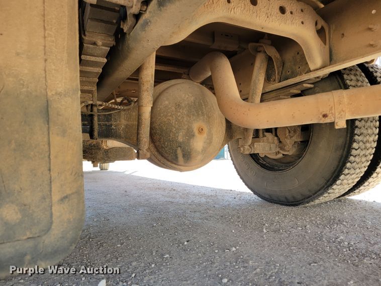 image for item JE9926 2001 International 3000  school bus