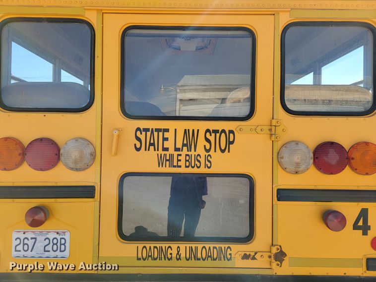 image for item JE9926 2001 International 3000  school bus