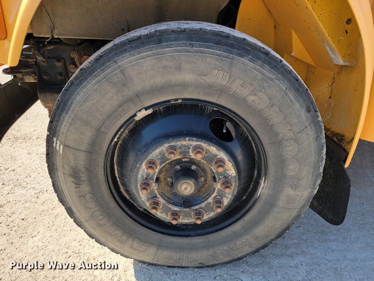 image for item JE9926 2001 International 3000  school bus