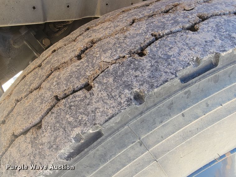 image for item JE9926 2001 International 3000  school bus