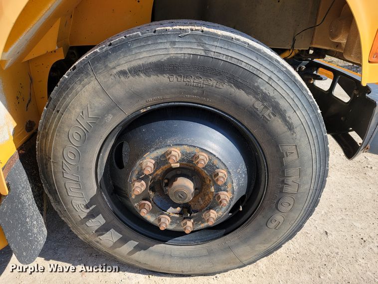 image for item JE9926 2001 International 3000  school bus