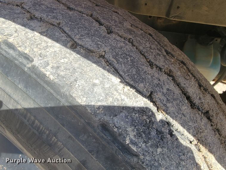 image for item JE9926 2001 International 3000  school bus