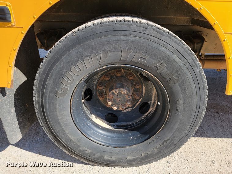 image for item JE9926 2001 International 3000  school bus