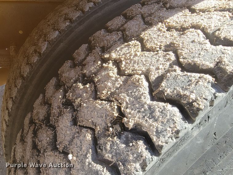 image for item JE9926 2001 International 3000  school bus