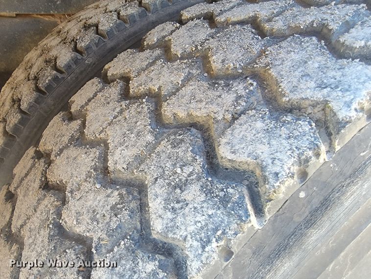 image for item JE9926 2001 International 3000  school bus