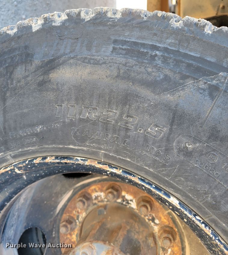 image for item JE9926 2001 International 3000  school bus