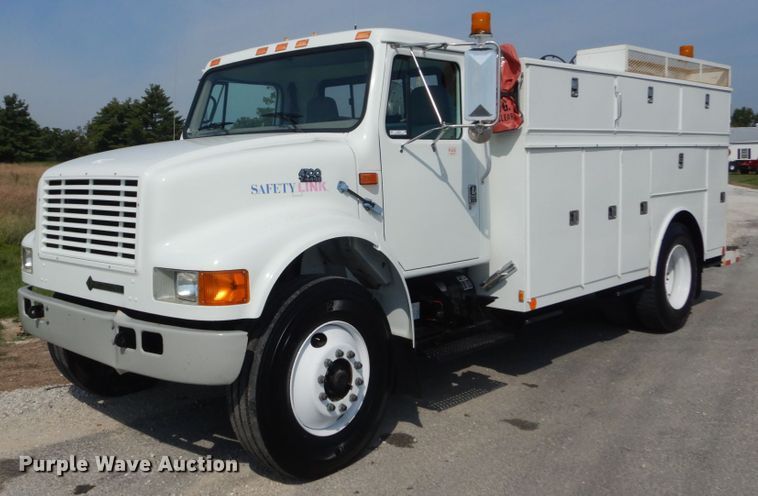 image for item JG9052 1998 International 4700  utility / service truck