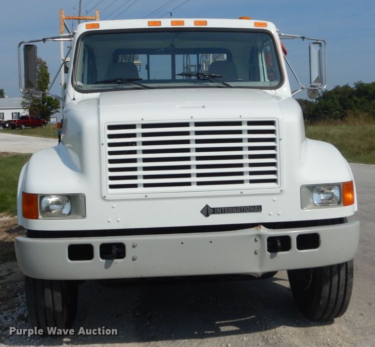 image for item JG9052 1998 International 4700  utility / service truck