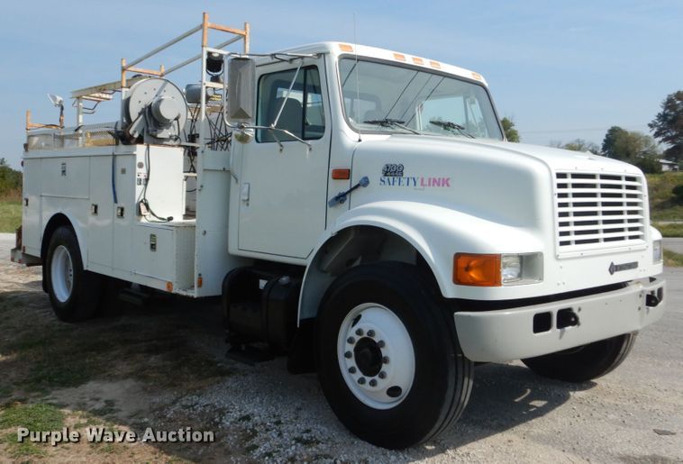 image for item JG9052 1998 International 4700  utility / service truck