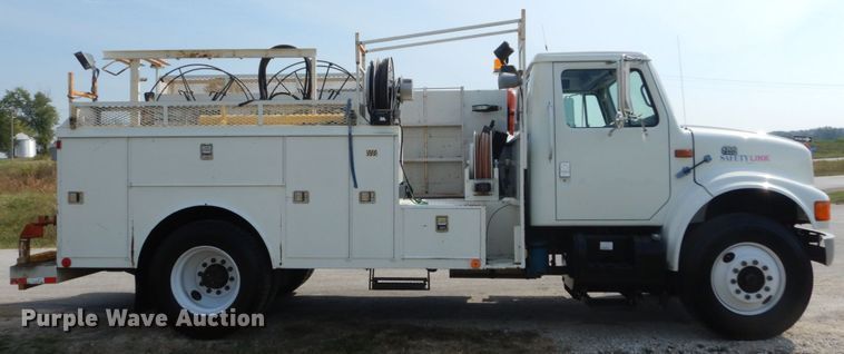 image for item JG9052 1998 International 4700  utility / service truck