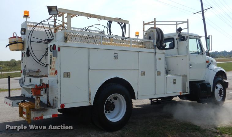 image for item JG9052 1998 International 4700  utility / service truck