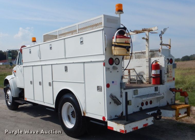 image for item JG9052 1998 International 4700  utility / service truck