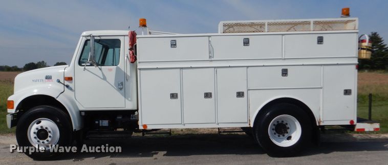 image for item JG9052 1998 International 4700  utility / service truck