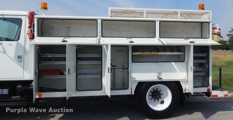 image for item JG9052 1998 International 4700  utility / service truck