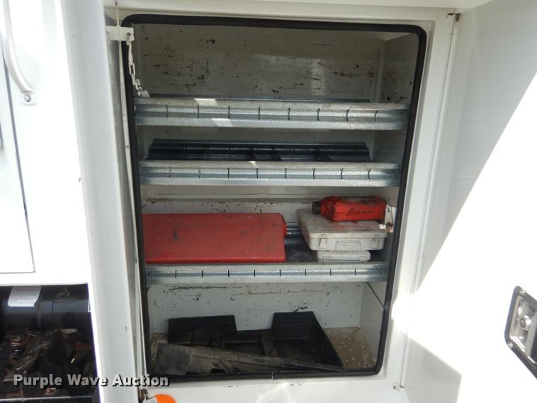 image for item JG9052 1998 International 4700  utility / service truck