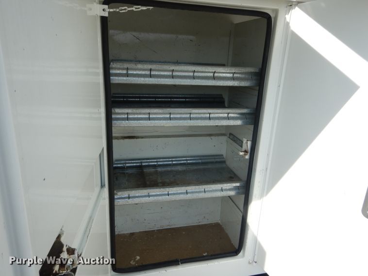 image for item JG9052 1998 International 4700  utility / service truck