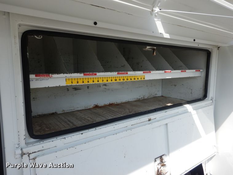 image for item JG9052 1998 International 4700  utility / service truck