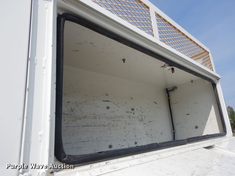 image for item JG9052 1998 International 4700  utility / service truck