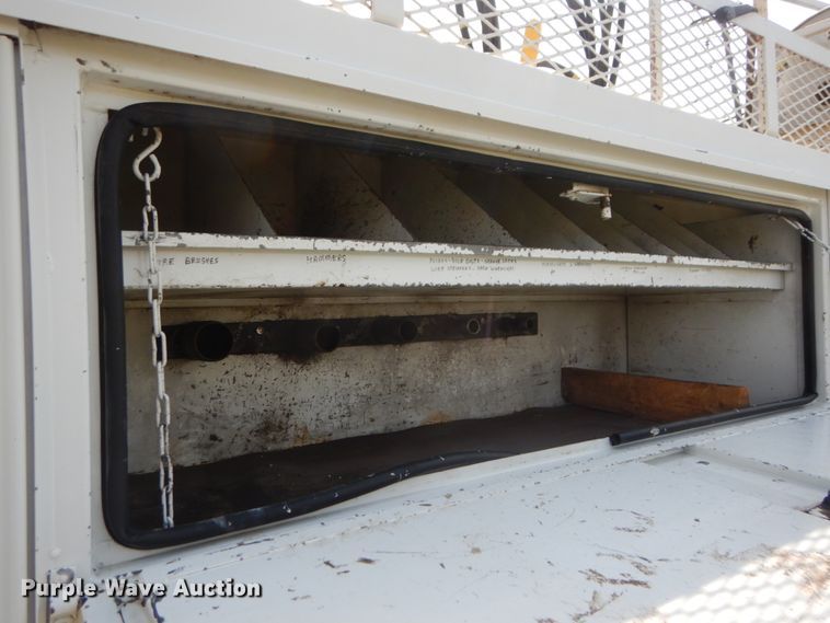 image for item JG9052 1998 International 4700  utility / service truck