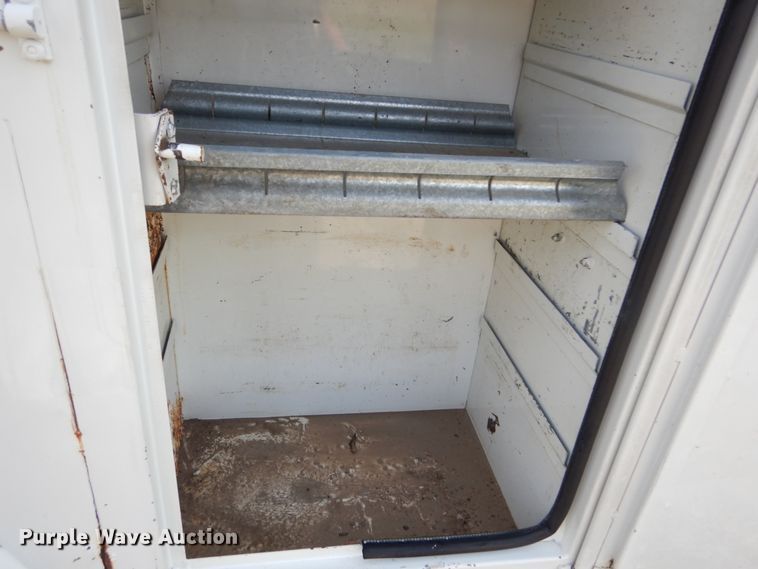 image for item JG9052 1998 International 4700  utility / service truck