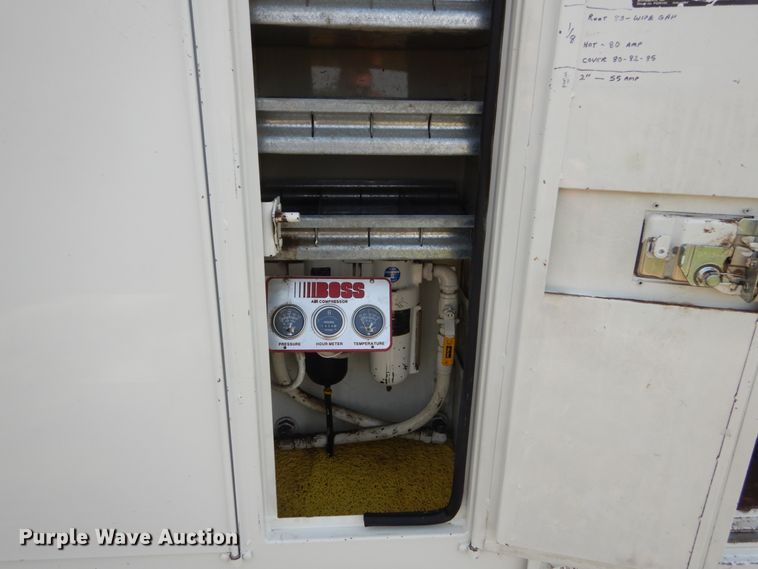 image for item JG9052 1998 International 4700  utility / service truck