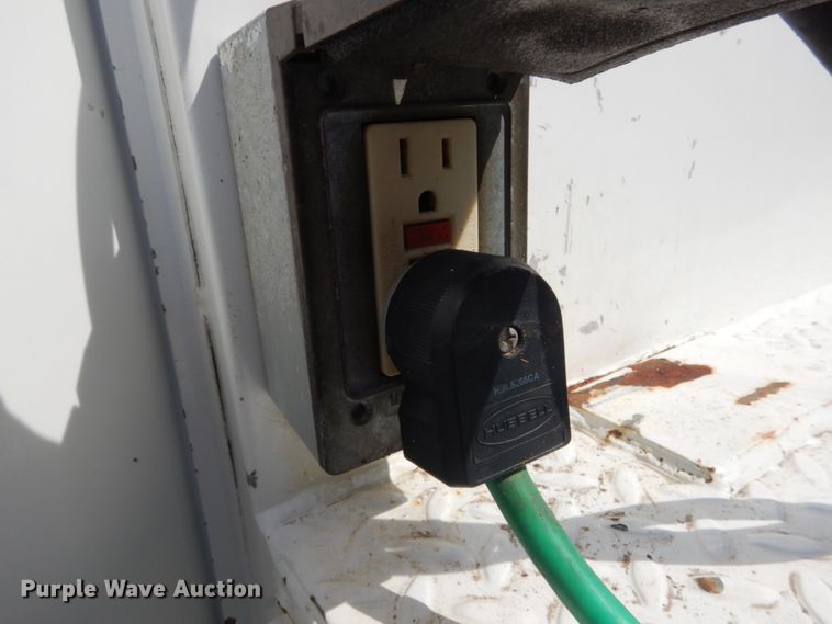 image for item JG9052 1998 International 4700  utility / service truck