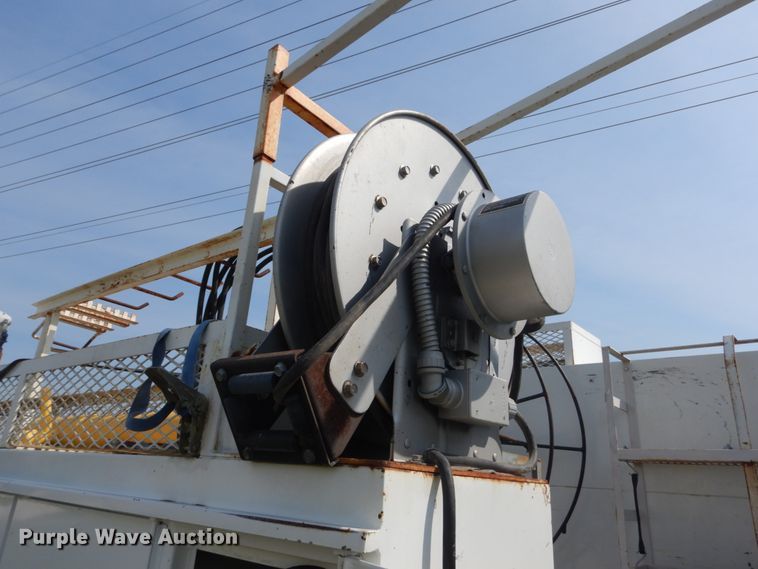 image for item JG9052 1998 International 4700  utility / service truck