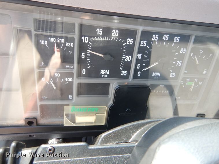 image for item JG9052 1998 International 4700  utility / service truck