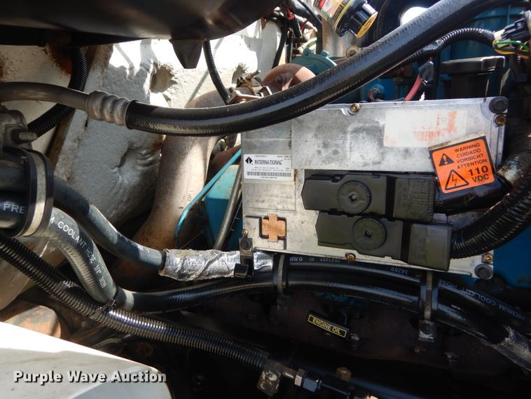 image for item JG9052 1998 International 4700  utility / service truck