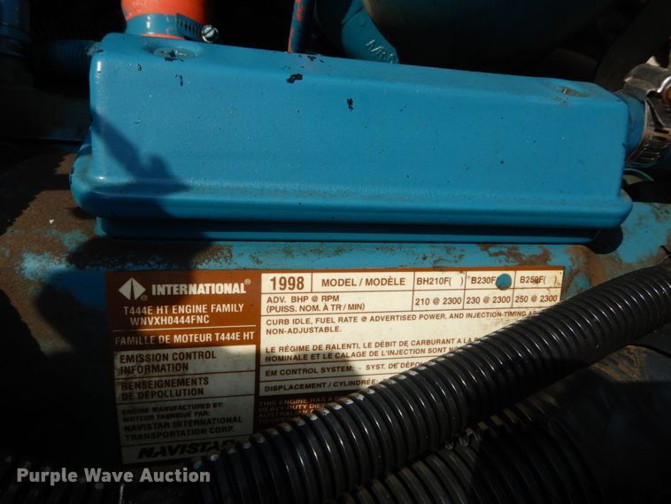 image for item JG9052 1998 International 4700  utility / service truck