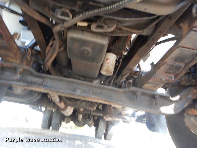 image for item JG9052 1998 International 4700  utility / service truck