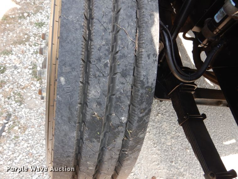 image for item JG9052 1998 International 4700  utility / service truck