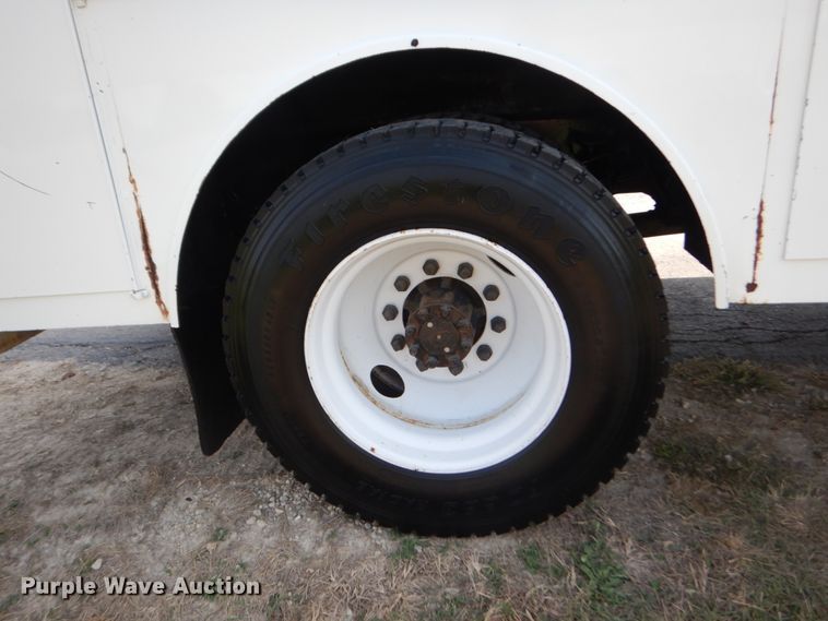 image for item JG9052 1998 International 4700  utility / service truck