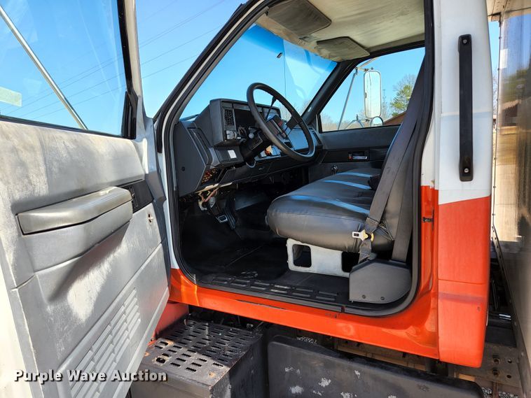 image for item JG9190 2000 GMC C6500  box truck