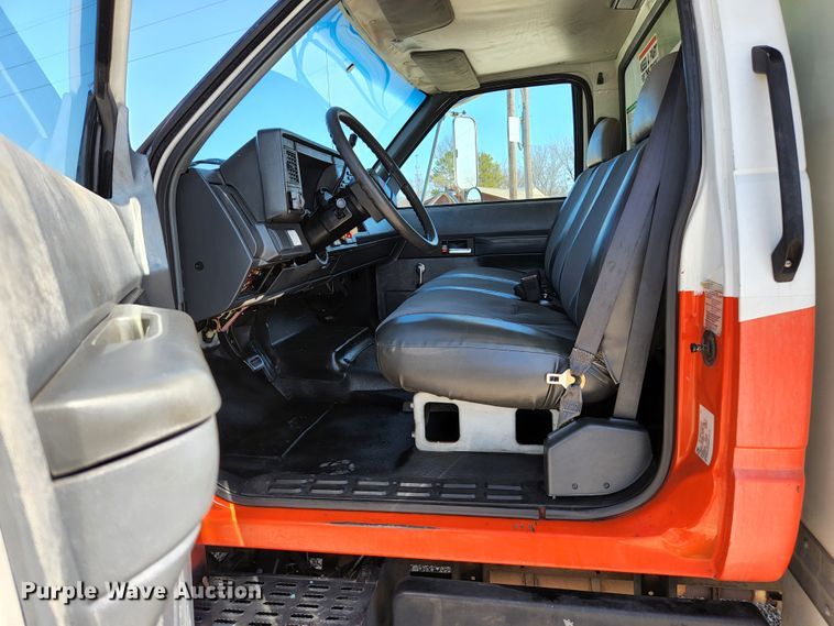 image for item JG9190 2000 GMC C6500  box truck