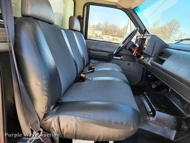 image for item JG9190 2000 GMC C6500  box truck