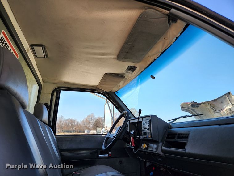 image for item JG9190 2000 GMC C6500  box truck