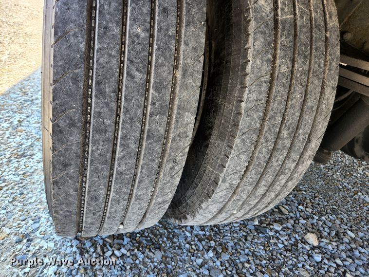 image for item JG9190 2000 GMC C6500  box truck