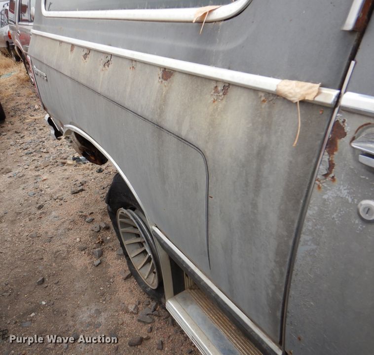 image for item JJ9226 1984 Dodge Ram Charger  SUV