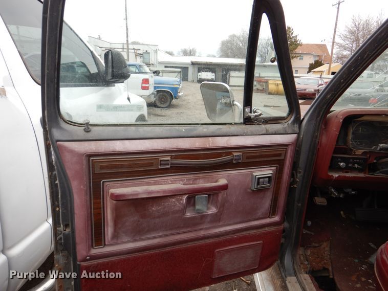 image for item JJ9226 1984 Dodge Ram Charger  SUV