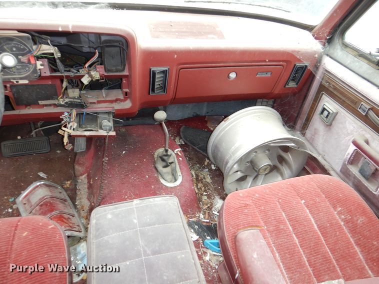 image for item JJ9226 1984 Dodge Ram Charger  SUV