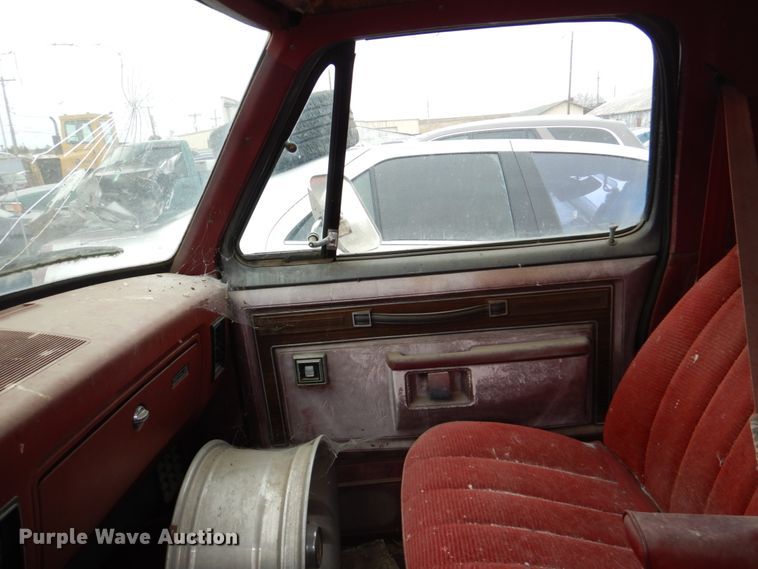 image for item JJ9226 1984 Dodge Ram Charger  SUV